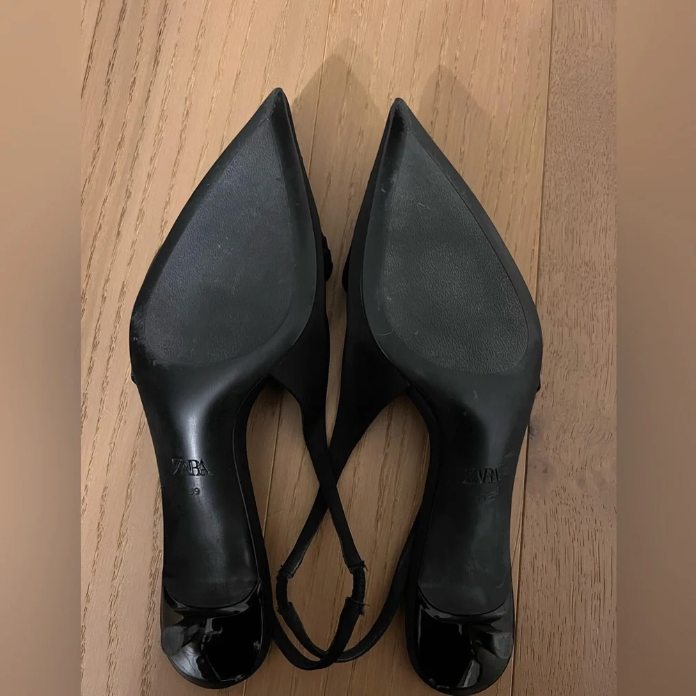Zara Black Pointed Slingback Heels with Pleated Detail - Picture 5 of 6